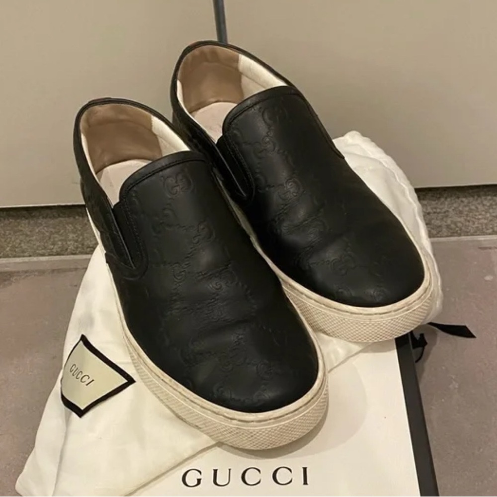 Authentic Gucci Black Leather Loafers with Textured Finish
